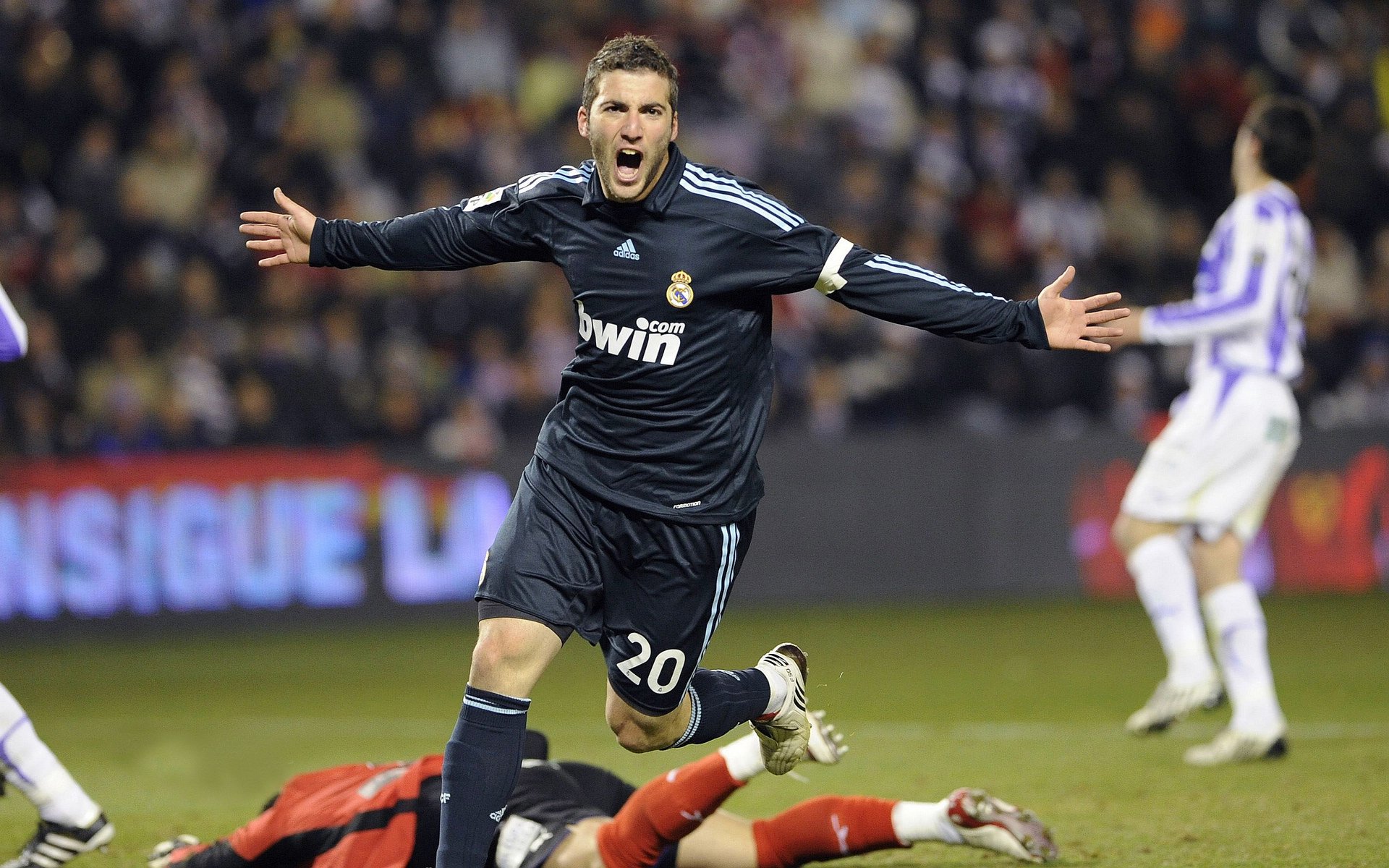 从绿茵场到硬木地板，基米希跨界之夜，NBA季后赛的足球智慧启示